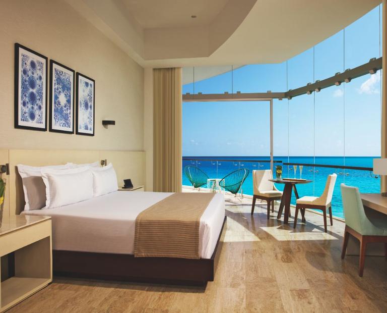 Altitude corner suite partial ocean view Hotel Krystal Grand® Cancún All Inclusive Altitude corner suite partial ocean view Hotel Krystal Grand® Cancún All Inclusive