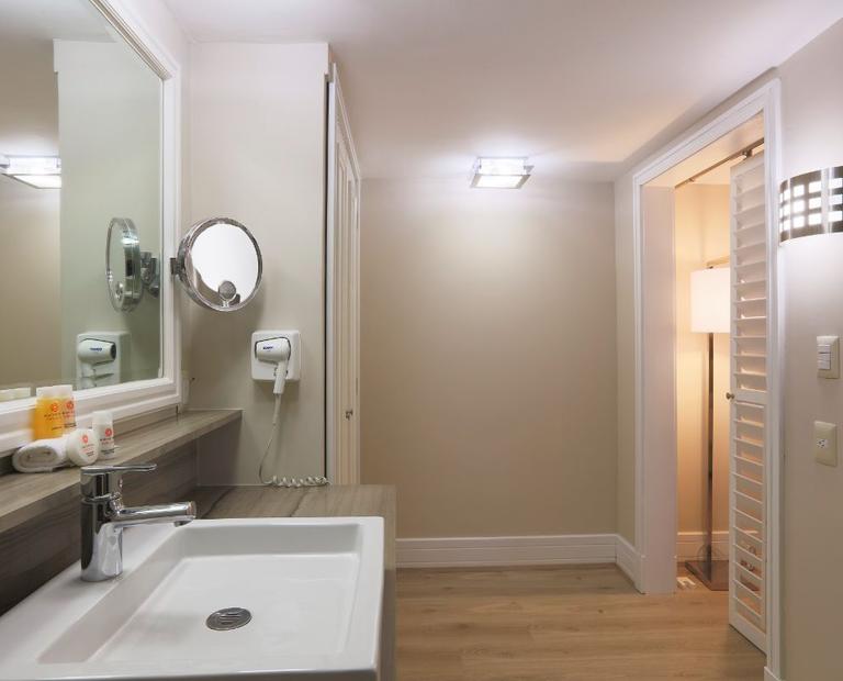 Estándar cama king size Hotel Krystal® Satélite María Bárbara Ciudad de México Estándar cama king size Hotel Krystal® Satélite María Bárbara Ciudad de México