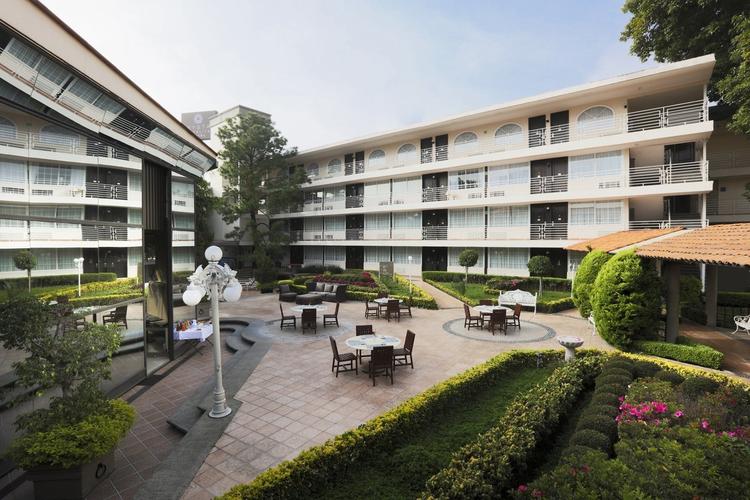 Patio Hotel Krystal® Satélite María Bárbara Ciudad de México Patio Hotel Krystal® Satélite María Bárbara Ciudad de México