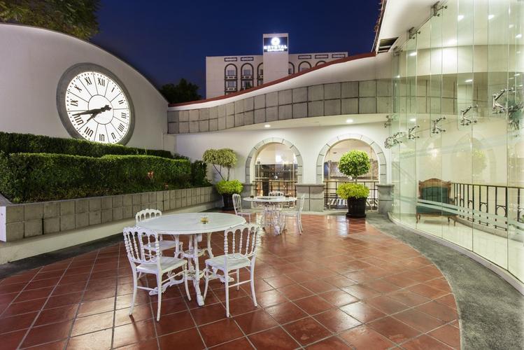 Jardín Hotel Krystal® Satélite María Bárbara Ciudad de México Jardín Hotel Krystal® Satélite María Bárbara Ciudad de México