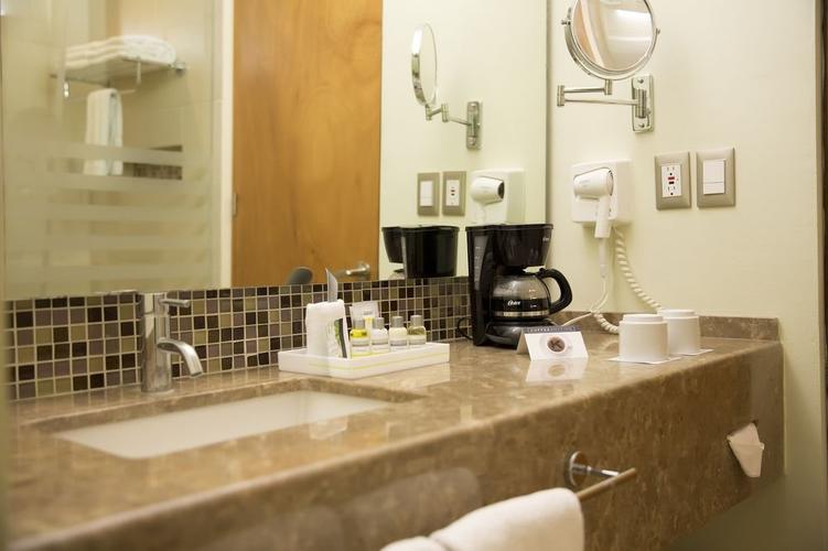 Baño Hotel Krystal Urban Cancún & Beach Club Baño Hotel Krystal Urban Cancún & Beach Club