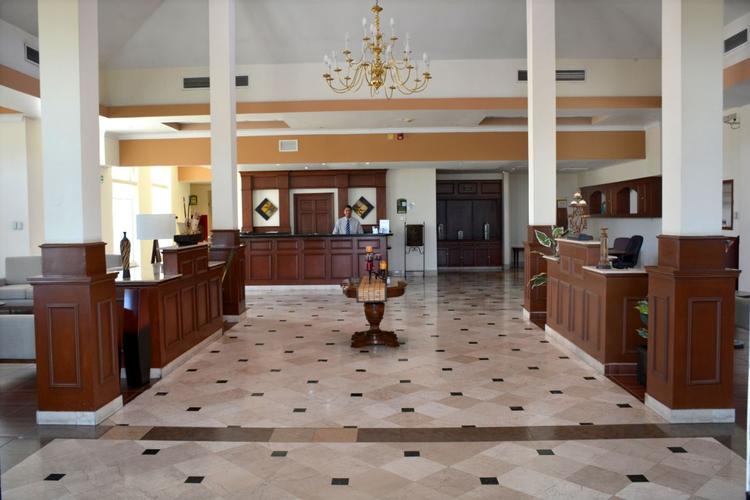 Recepción Hotel Krystal Urban Ciudad Juárez Recepción Hotel Krystal Urban Ciudad Juárez
